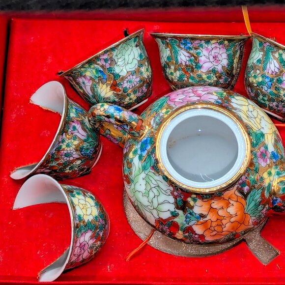 Chinese Tea Set - Teapot, dish & 4 cups - Picture 3 of 4